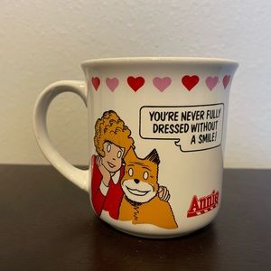 VINTAGE 1982 ANNIE “You’re Never Dressed Without a Smile” Coffee Mug